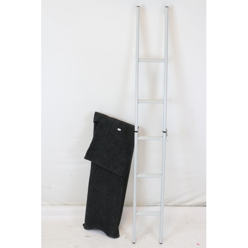 232 - A folding ladder, measuring approx. 158cm extended, with case. Possible use for motorhome, 4 x 4 etc... 