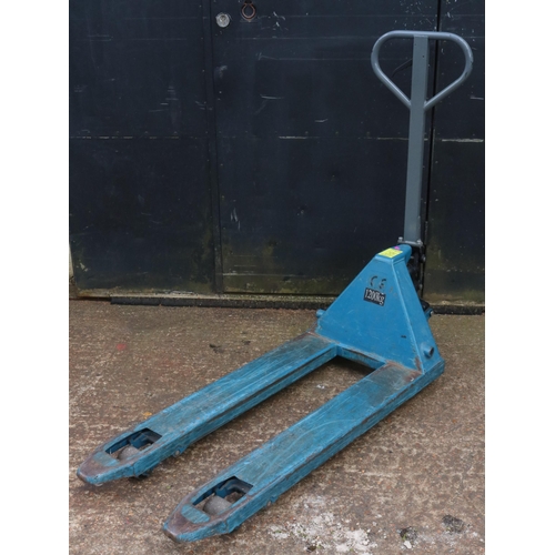 301 - A 1200kg pallet truck