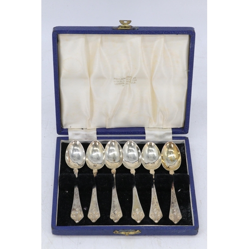 10 - A cased set of six silver hallmarked teaspoons