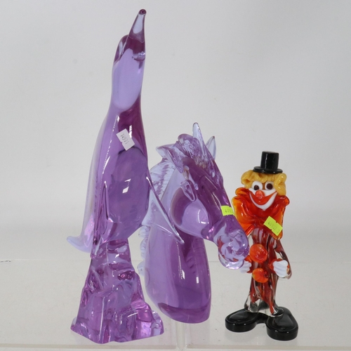 27 - Murano studio glass to include a penguin, horses head and a Murano clown (inspect)