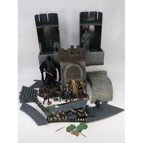 115A - Lord of the Rings Twin Towers set with figures and other action figures