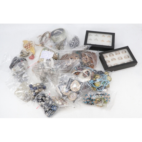 38A - Selection of assorted costume jewellery to include rings, chains, necklaces etc