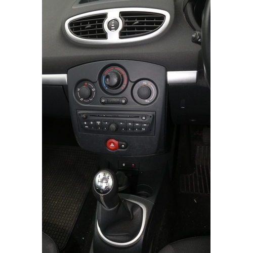 1A - Renault Clio three door hatchback, Diesel 1461cc, 48,522 miles with V5 and one key