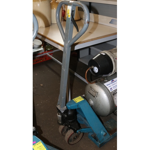 401 - 1200KG pallet truck