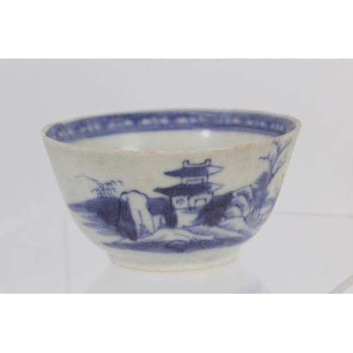 32 - A Nan King Cargo tea bowl with Christies label to base