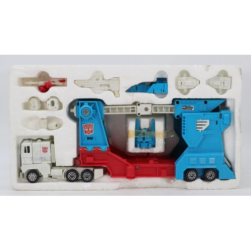 53 - Transformers Auto bot ultra Magnus with original box