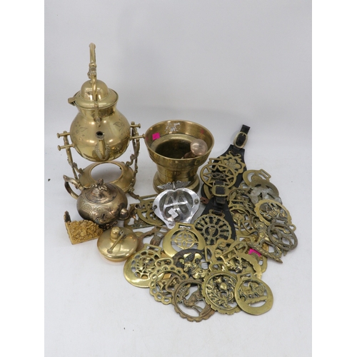 276 - Quantity of brassware to include horse brasses, AA badge, pestle and mortar etc