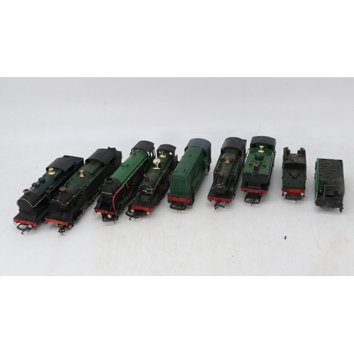 301 - Quantity of loose 00 gauge engines and tenders to include Triang, Airfix etc