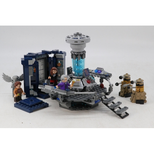 312 - Boxed lego Doctor Who set 21304 to include figures and instruction book (set not checked for piece c... 