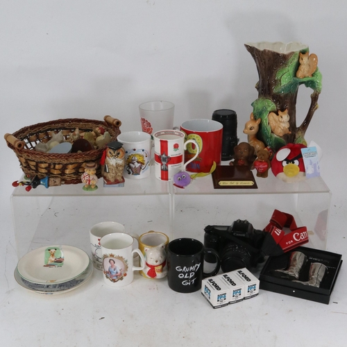 125 - Two cartons of assorted sundry collectables to include Hornsea Vase, Canon Eos 1000F, Snow White Chr... 