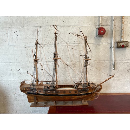 58 - Model of a Galleon measures approx. 100cm (inspect)