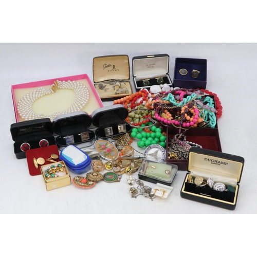 230 - A selection of assorted costume jewellery to include beads, cufflinks, etc