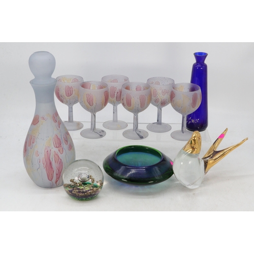 400 - A glass decanter and six matching glasses, together with a Victorian decorative Vase and a Selkirk p... 