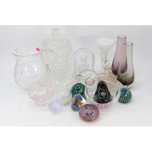 460 - A selection of assorted glassware to include Dartington Crystal clock, m'dina, etc