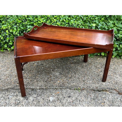 515 - Oriental hardwood coffee table with removable butlers style tray