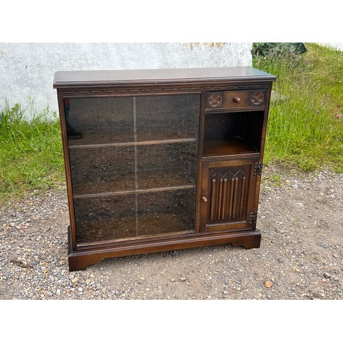 546 - Oak reproduction bookshelf with glass sliding doors