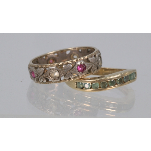 203 - A 9ct gold dress ring (misshapen) together with a 9ct gold and silver dress ring approx. total weigh... 