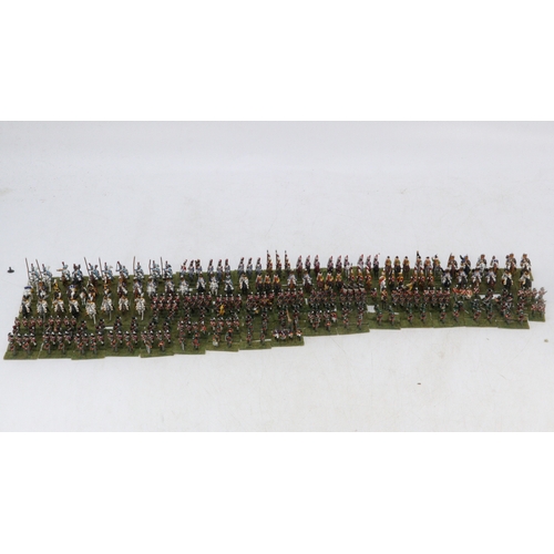 252 - Large selection of 15 ml scale War Game figures to include 1st Regt Arony L.I, 2nd Dutch Lancers, Sa... 