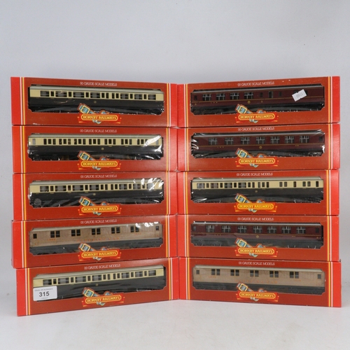 315 - 10 boxed Hornby railway carriages to include R456 x 4, R457  , R474, R475, R479 x 2