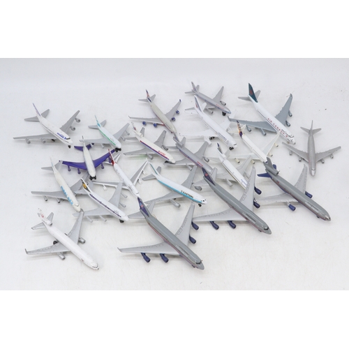 342 - Selection of diecast airliners to include continental, air france, qantas ect.