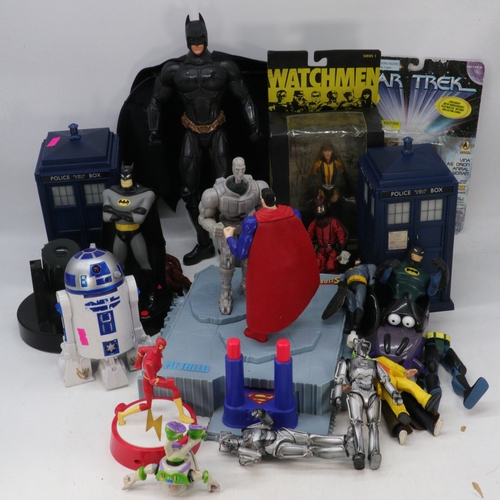 425 - A selection of toys to include Batman, Watchmen series 1, tron, boxing superman, Batman clock, Star ... 