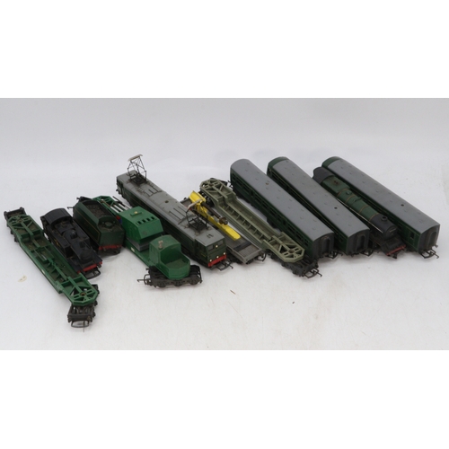 450 - Selection of vintage/used Hornby engines, carriages etc including Princess Elizabeth engine