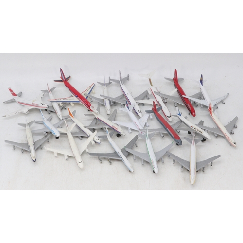 561 - Selection of assorted diecast and plastic passenger planes to include Air France, Air Canada, United... 