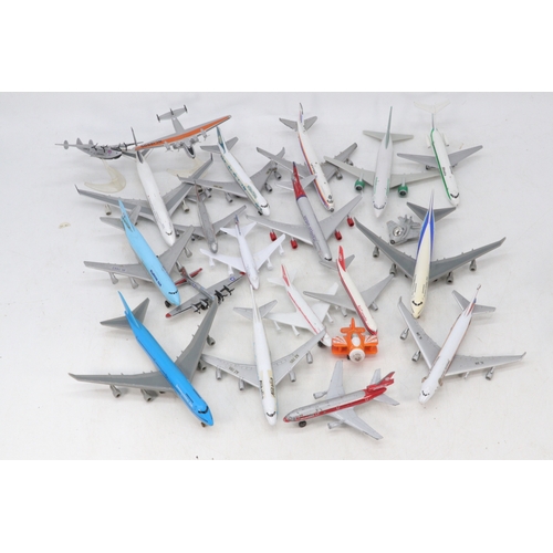 573 - A selection of plastic and diecast passenger planes to include Virgin, International Air, Korean Air... 