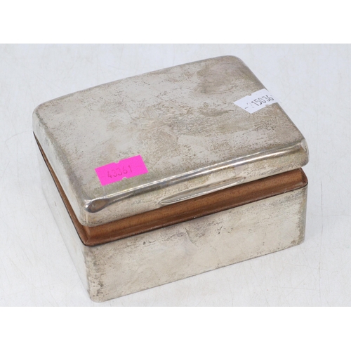 29 - A silver hallmarked cedar lined cigarette box (approx. total weight 370g)