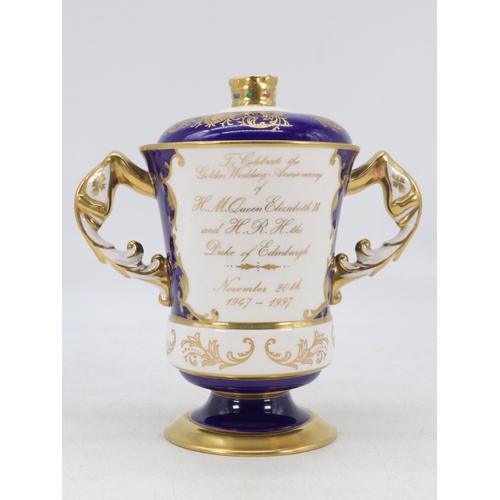 92 - Aynsley The Westminster Abbey Vase, 50th Wedding Anniverysary exclusively commission by Peter Jones ... 