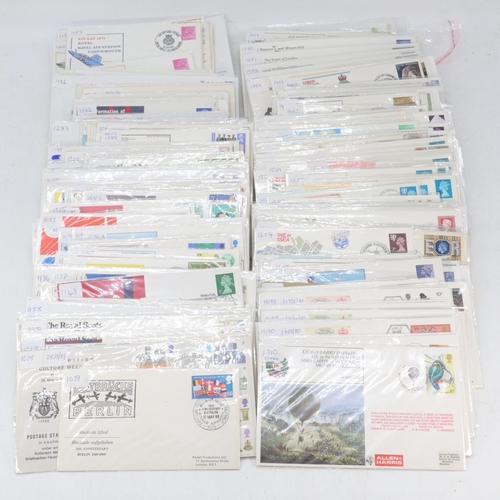 171 - Large quantity of FDCs to include mainly military, one and a part set of National Army Museum covers... 