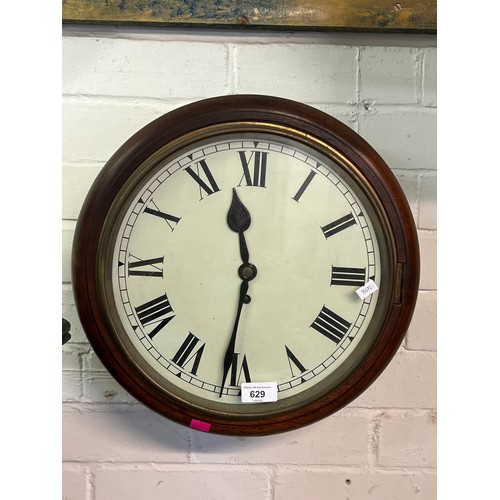 629 - Antique circular mahogany cased wall clock with pendulum and key