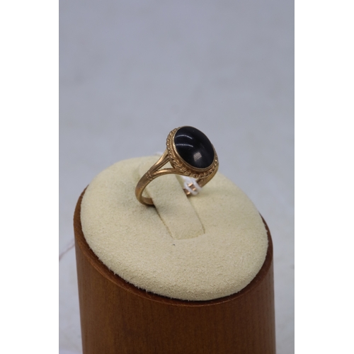 240D - 9ct Gold dress ring set with Whitby jet