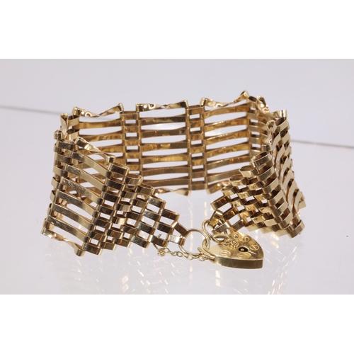 127 - 9ct Gold padlock bracelet