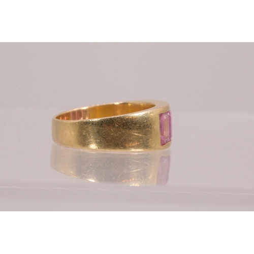 181 - 18ct Gold ring set with pink sapphires