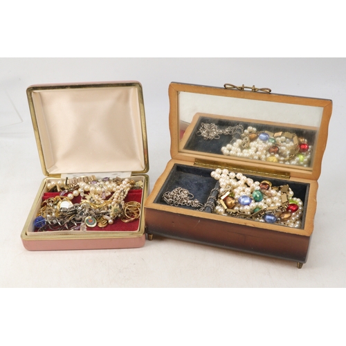 239 - Quantity of costume jewellery including cultured pearls.