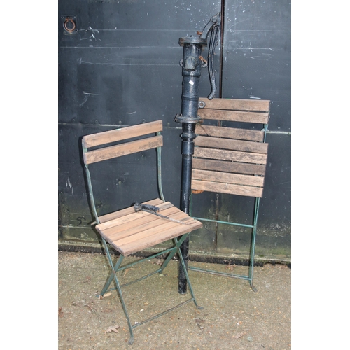 359 - Two vintage folding garden chairs (need attention to the slats) together with a broken water pump