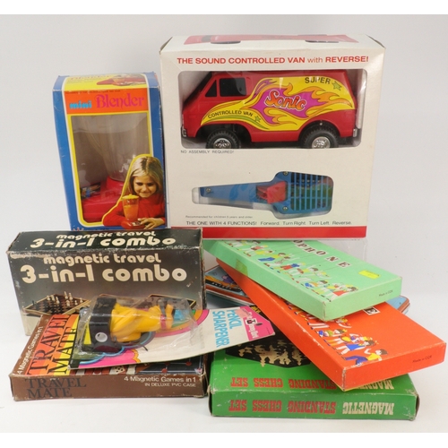 362 - Quantity of vintage toys to include whoopee cushion, Tammy camera and other bits and pieces