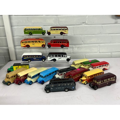 582 - A selection of Corgi coaches to include Greenslade tours, Tours (Isle of Man) etc