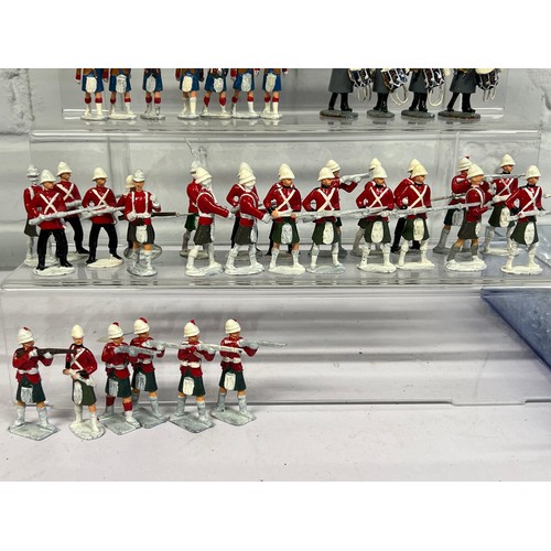 606 - A box of handmade soldiers to include 17 handmade lead and plastic guards, 35 mixed handmade soldier... 