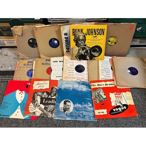 568 - A quantity of vintage Jazz records including Vanguard, Vogue labels, George Lewis, Bob Scobey, Sonny... 