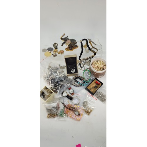 228A - Quantity of costume jewellery, together with and elephant jewellery casket and charms