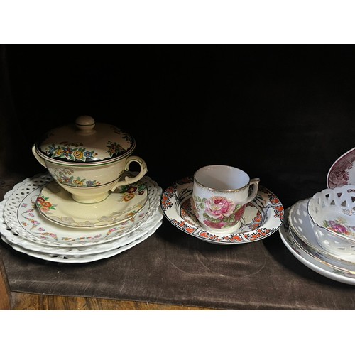 412 - A selection of ceramics to include Japanese floral sugar pot, Lomonosov cup and saucer, tea ware and... 