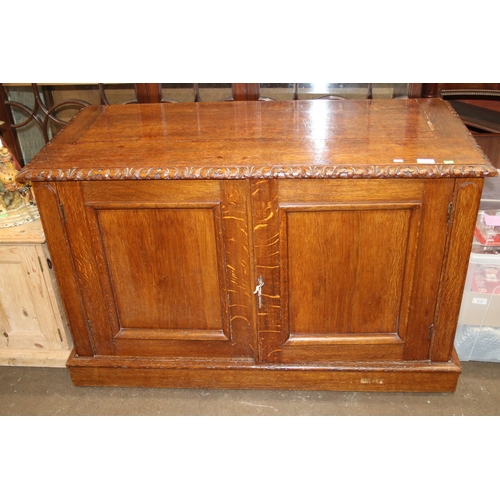 45 - Oak low cupboard with keys measures approx. 114cmW x 53cmD x 72cm