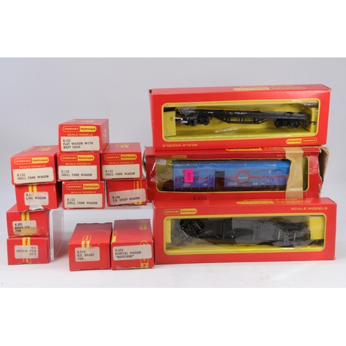 213 - Boxed Hornby OO gauge wagons to include R132 x 4, R133, R106, R105 x2, R093, R114, Lime Wagon, R738,... 