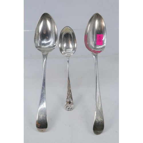 241 - A pair of antique silver hallmarked table spoons, and a silver teaspoon (approx. weight 170g)