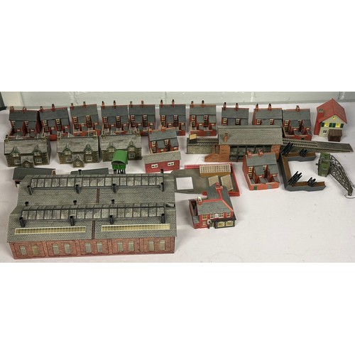 134 - A good quantity of N Gauge houses and buildings mainly made from card.