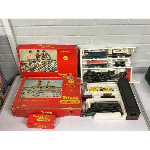 140 - Quantity of Hornby - Tri-ang railway items, including RS-7, R1 diesel shunter, two other part sets, ... 