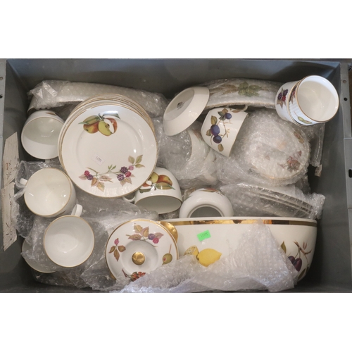 59 - Quantity of Evesham dinner ware