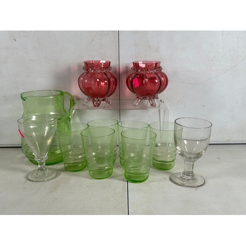 512 - Poole Pottery decorative volcano vase (approx. 21cm tall) together with a Poole bird brooch limited ... 